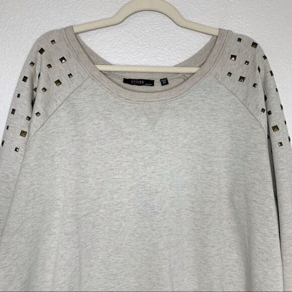Cyrus Women Size 2X Stud Embellished Long Sleeves Sweater - Picture 2 of 10